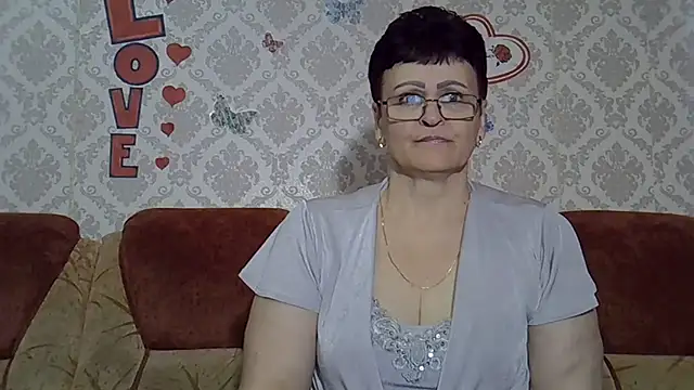 PaulaGolden online show from November 1, 2025, 9:03 am