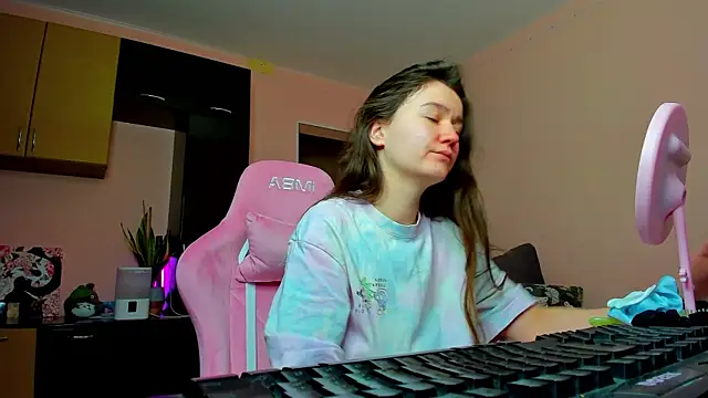 Snapshot of ameli_moon chatting on December 3, 2025, 11:31 am ameli moon online show from December 3, 2025, 11:31 am