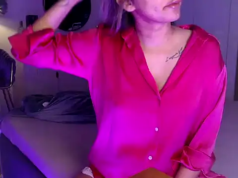 Snapshot of trippy_tina chatting on June 21, 2026, 5:52 pm trippy tina online show from June 21, 2026, 5:52 pm