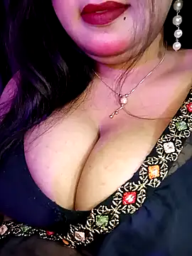 Snapshot of Suhanakhan00 chatting on March 4, 2025, 5:56 pm Suhanakhan00 online show from March 4, 2025, 5:56 pm