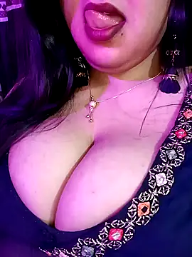 Snapshot of Suhanakhan00 chatting on February 7, 2025, 6:13 pm Suhanakhan00 online show from February 7, 2025, 6:13 pm