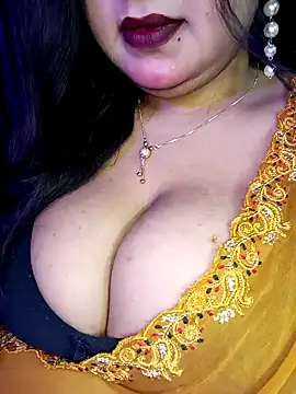 Snapshot of Suhanakhan00 chatting on March 2, 2025, 5:44 am Suhanakhan00 online show from March 2, 2025, 5:44 am