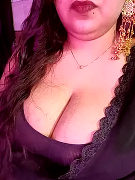 Snapshot of Suhanakhan00 chatting on May 17, 2026, 8:20 pm Suhanakhan00 online show from May 17, 2026, 8:20 pm