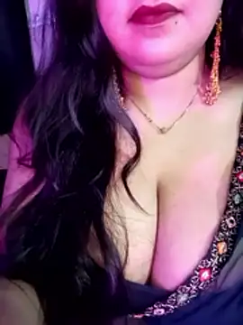 Snapshot of Suhanakhan00 chatting on May 4, 2026, 9:45 am Suhanakhan00 online show from May 4, 2026, 9:45 am
