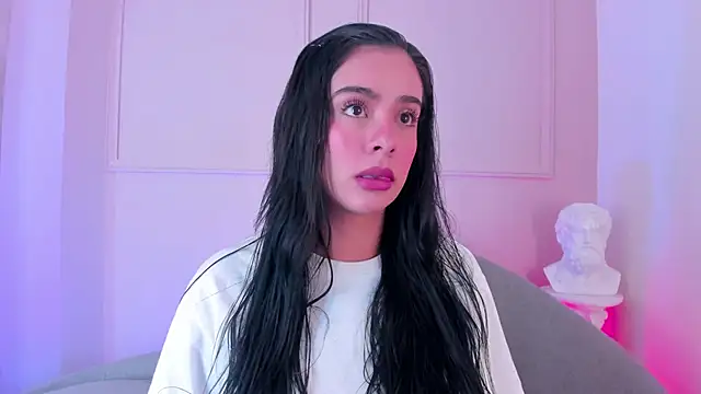 victoria milann online show from November 25, 2025, 2:39 pm