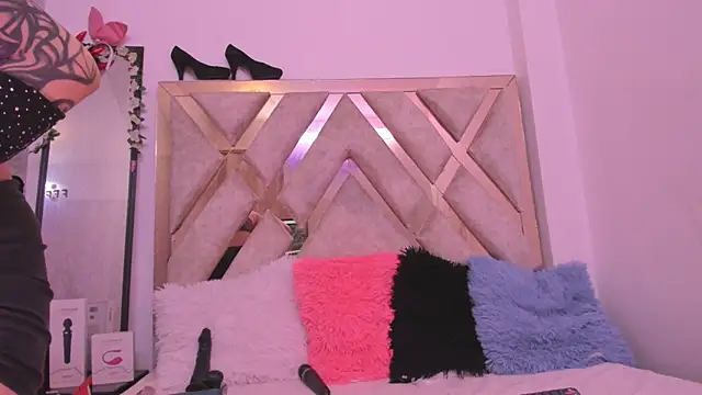 sarawiliamx online show from November 22, 2025, 5:39 am