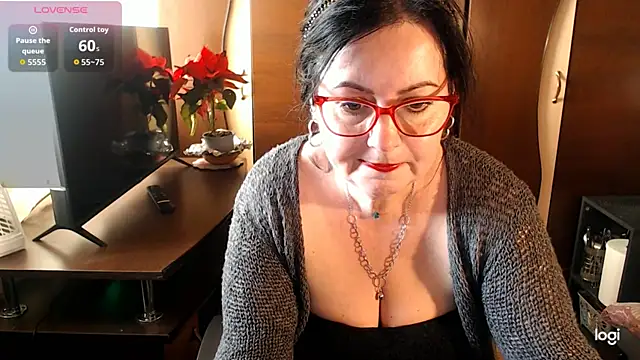 Snapshot of exymilf_ chatting on December 16, 2025, 1:04 pm exymilf online show from December 16, 2025, 1:04 pm