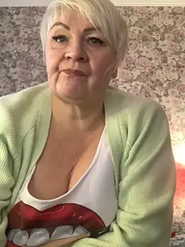 Snapshot of Laura_Millf chatting on February 3, 2025, 2:02 pm Laura Millf online show from February 3, 2025, 2:02 pm