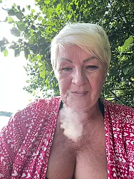 Snapshot of Laura_Millf chatting on August 6, 2026, 1:06 pm Laura Millf online show from August 6, 2026, 1:06 pm