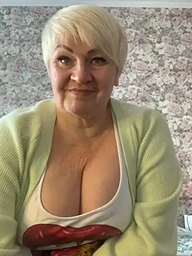Snapshot of Laura_Millf chatting on February 5, 2025, 9:46 am Laura Millf online show from February 5, 2025, 9:46 am