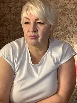 Snapshot of Laura_Millf chatting on March 5, 2025, 7:17 pm Laura Millf online show from March 5, 2025, 7:17 pm