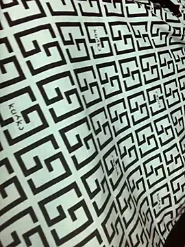 Laura Millf online show from November 16, 2025, 1:38 pm