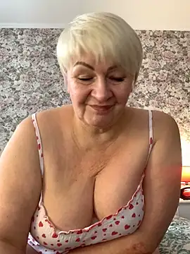Snapshot of Laura_Millf chatting on February 6, 2025, 7:35 am Laura Millf online show from February 6, 2025, 7:35 am
