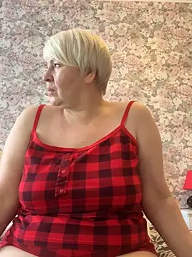 Snapshot of Laura_Millf chatting on February 15, 2025, 7:49 am Laura Millf online show from February 15, 2025, 7:49 am
