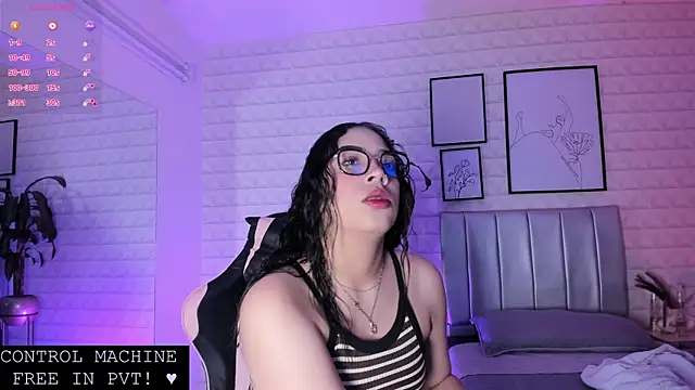Snapshot of Lizzie-Evans chatting on June 2, 2026, 12:05 pm Lizzie-Evans online show from June 2, 2026, 12:05 pm