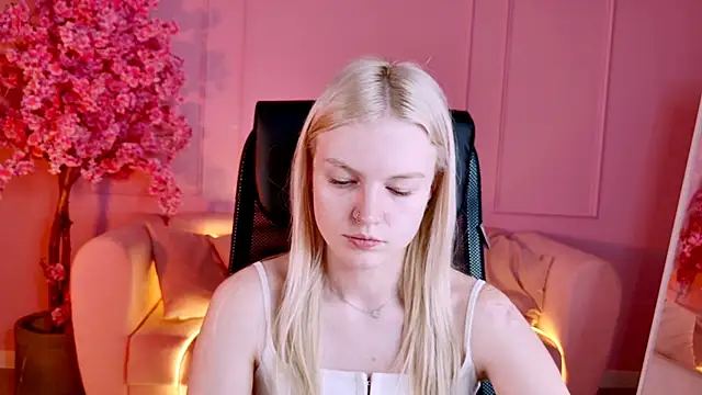 GraceGlamour online show from November 3, 2025, 5:12 am