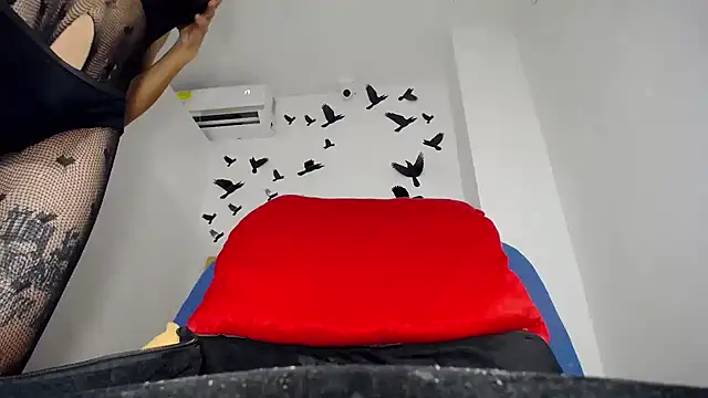 paulinabigcock online show from February 17, 2025, 3:55 pm