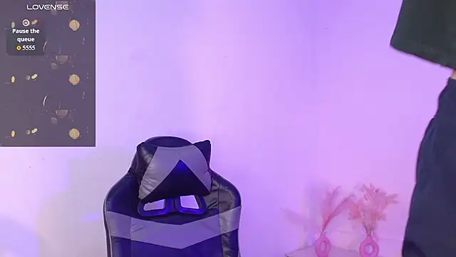 Snapshot of Alexx_tc chatting on October 15, 2025, 4:37 pm Alexx tc online show from October 15, 2025, 4:37 pm