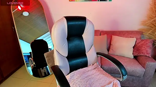 Kat cute  online show from November 14, 2025, 3:10 am