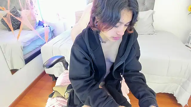 Kat cute  online show from October 10, 2025, 6:03 am