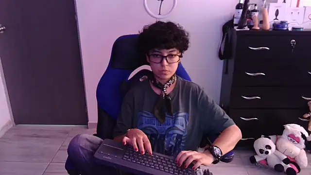 thomascooper7 online show from February 18, 2026, 6:48 pm