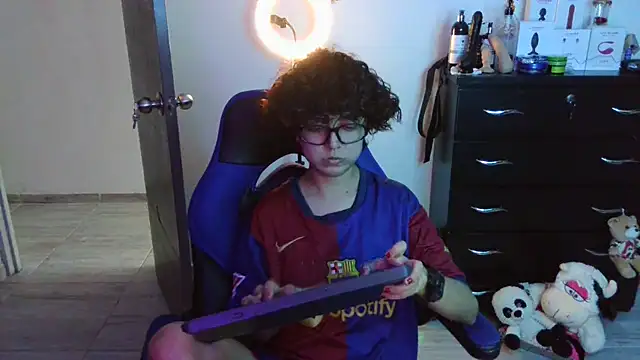 thomascooper7 online show from October 8, 2025, 8:20 pm