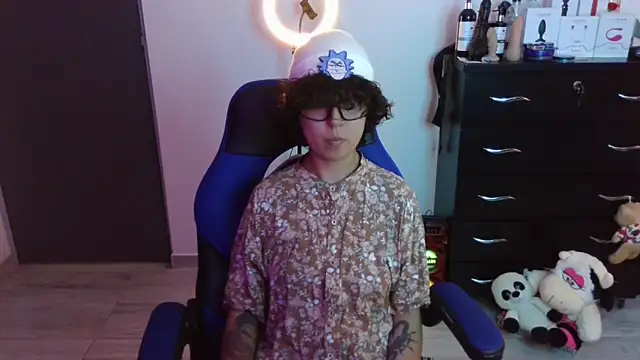 thomascooper7 online show from November 8, 2025, 6:22 pm