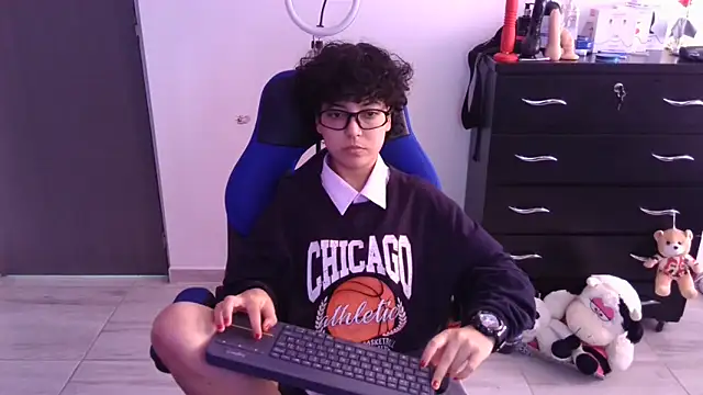 thomascooper7 online show from March 4, 2026, 4:26 pm