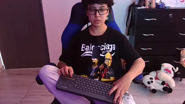 thomascooper7 online show from December 4, 2025, 5:56 pm