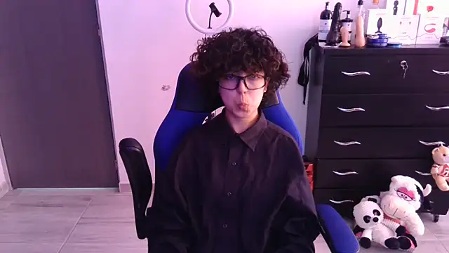 thomascooper7 online show from November 1, 2025, 5:29 pm