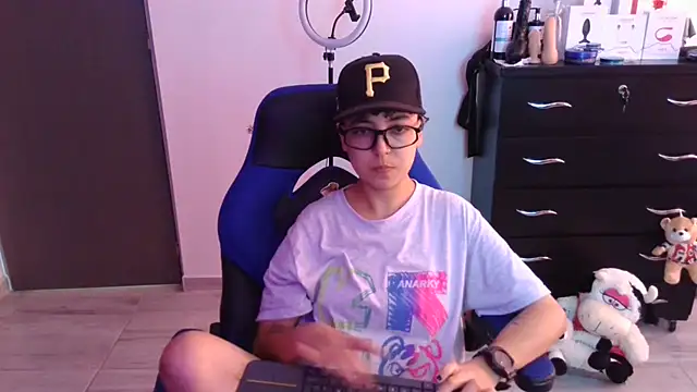 thomascooper7 online show from November 11, 2025, 7:19 pm