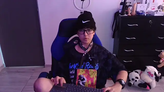 thomascooper7 online show from February 7, 2026, 7:44 pm