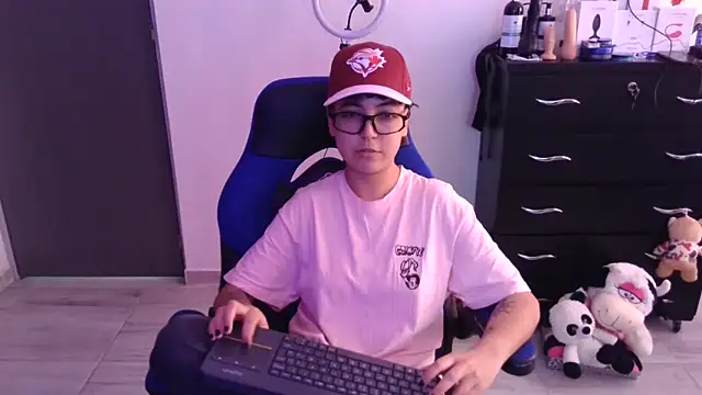 thomascooper7 online show from November 15, 2025, 6:23 pm