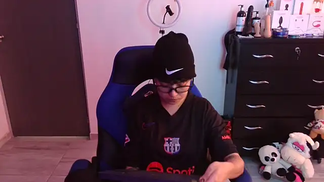 thomascooper7 online show from November 13, 2025, 6:34 pm