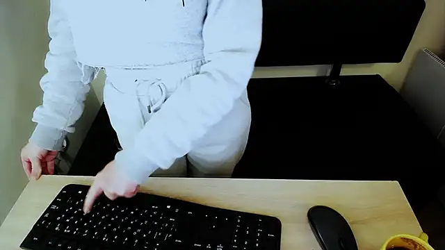 LaimaV  online show from October 27, 2025, 8:59 am