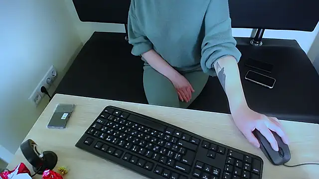 LaimaV  online show from November 7, 2025, 9:36 am