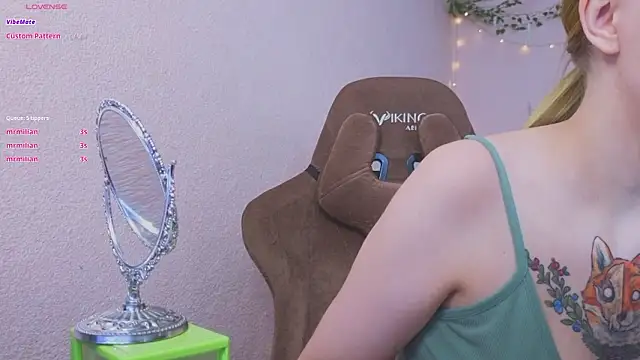 Snapshot of Fluffy_muffin_ chatting on February 28, 2026, 9:31 am Fluffy muffin online show from February 28, 2026, 9:31 am