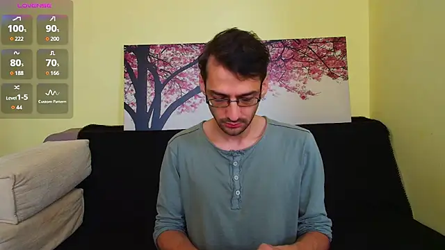 Snapshot of HungEddy chatting on November 21, 2025, 8:46 am HungEddy online show from November 21, 2025, 8:46 am