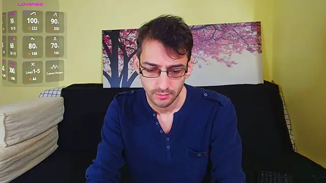 Snapshot of HungEddy chatting on October 22, 2025, 5:23 pm HungEddy online show from October 22, 2025, 5:23 pm