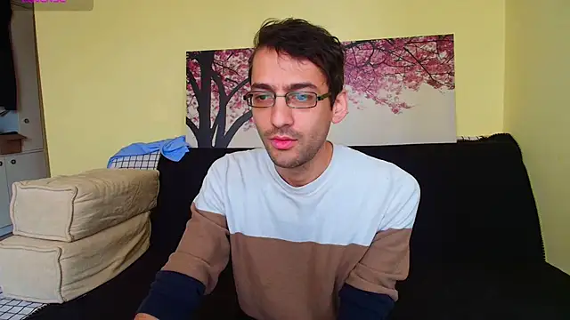 Snapshot of HungEddy chatting on November 28, 2025, 8:58 am HungEddy online show from November 28, 2025, 8:58 am