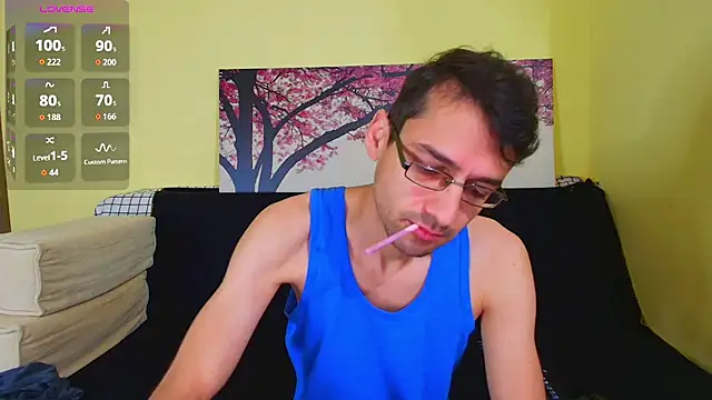 Snapshot of HungEddy chatting on October 25, 2025, 9:04 pm HungEddy online show from October 25, 2025, 9:04 pm