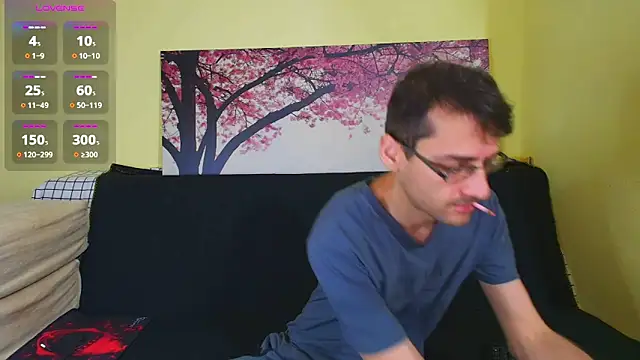 Snapshot of HungEddy chatting on October 25, 2025, 3:06 am HungEddy online show from October 25, 2025, 3:06 am