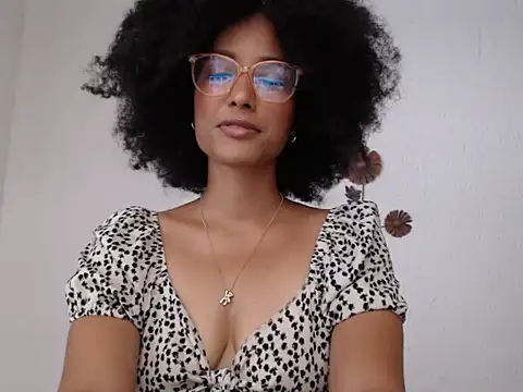 violettamartins online show from June 1, 2026, 9:47 pm
