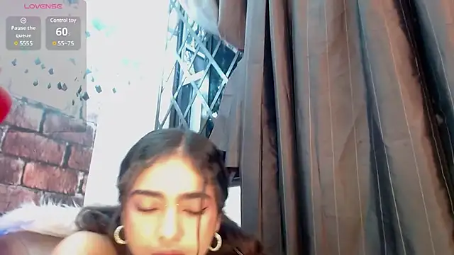 HelenaSwani online show from March 5, 2025, 12:11 pm