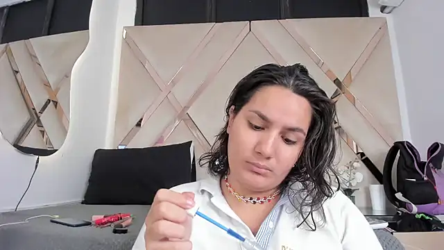 arihtx online show from March 13, 2025, 4:38 am