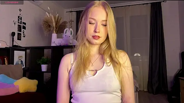 SweetDarcy online show from October 23, 2025, 3:21 pm