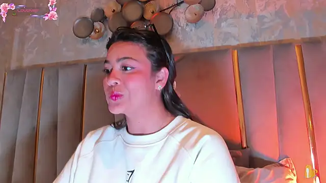 KimDevinne online show from February 21, 2026, 2:24 am