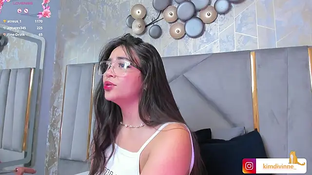 Snapshot of KimDevinne chatting on February 15, 2025, 9:05 am KimDevinne online show from February 15, 2025, 9:05 am