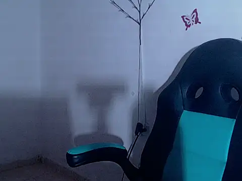 PAU GOOMEZ 0809 online show from November 19, 2025, 8:09 pm