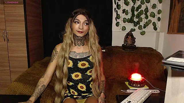 Snapshot of mariangel_tattooed_barbie chatting on December 24, 2024, 2:54 am mariangel tattooed barbie online show from December 24, 2024, 2:54 am